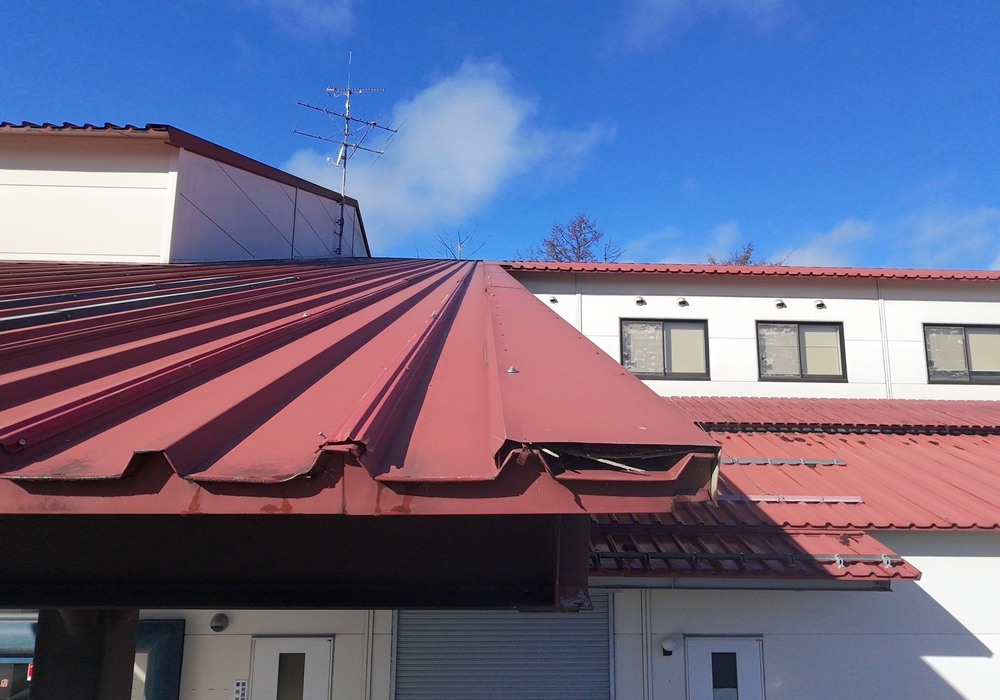 【木曽郡木曽町開田】工場 K工場 屋根ボルト部防水改修工事（ウレタン塗膜防水仕様）