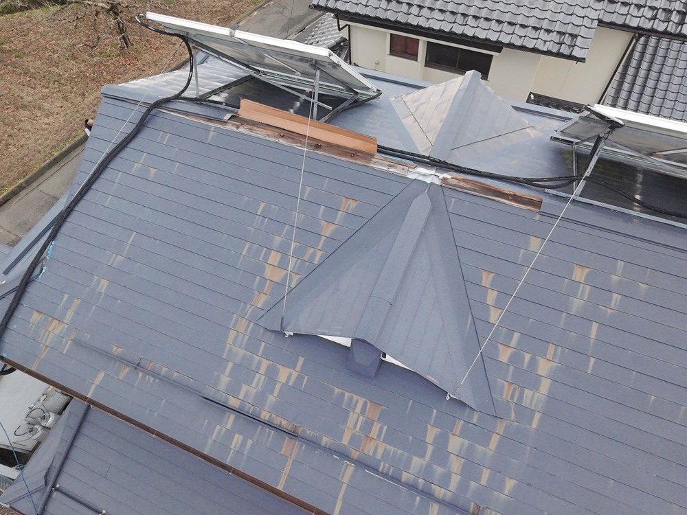 飯田市山本のY様邸 ドローン空撮による屋根診断の様子