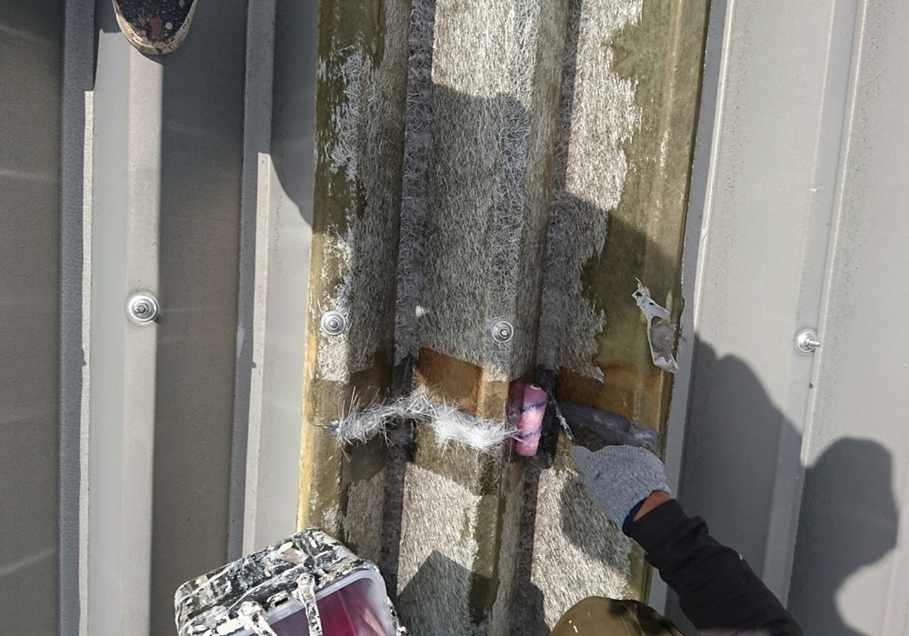 【伊那市西箕輪】工場 FRP折板屋根 重なり部分防水工事