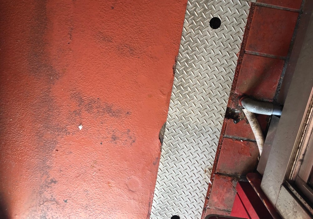 【飯田市中央通り】店舗 肉のまるやま 厨房床 防塵塗装部分補修工事（フロアートップ8500仕様）