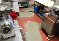 【飯田市中央通り】店舗 肉のまるやま 厨房床 防塵塗装部分補修工事（フロアートップ8500仕様）