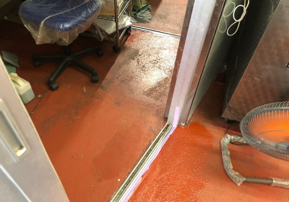 【飯田市中央通り】店舗 肉のまるやま 厨房床 防塵塗装部分補修工事（フロアートップ8500仕様）