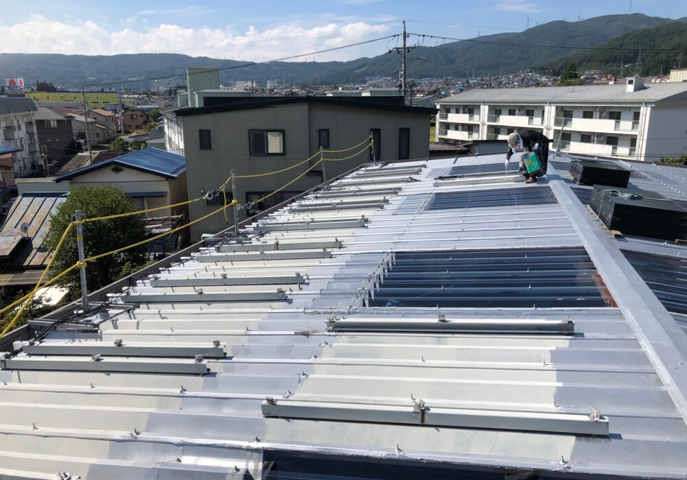 【諏訪市】K株式会社 倉庫 屋根改修・塗装工事（ポリカ折板Y500・ユメロックルーフ仕様）