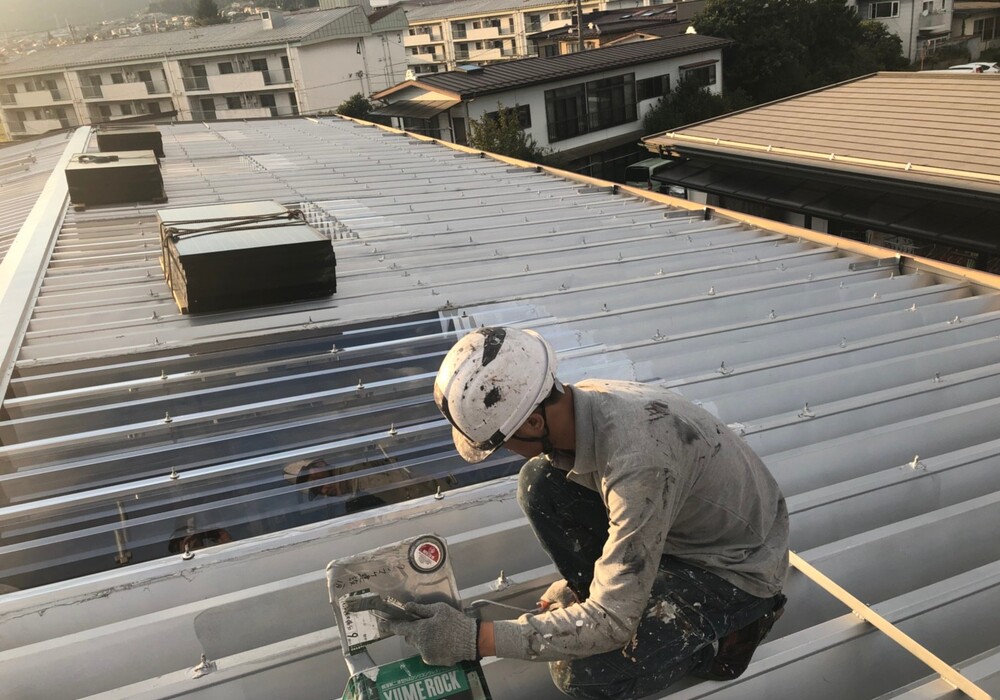 【諏訪市】K株式会社 倉庫 屋根改修・塗装工事（ポリカ折板Y500・ユメロックルーフ仕様）