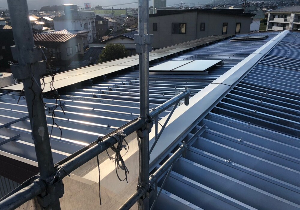 【諏訪市】K株式会社 倉庫 屋根改修・塗装工事（ポリカ折板Y500・ユメロックルーフ仕様）