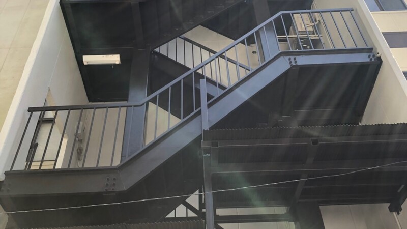 三宜亭非常階段塗装工事_190327_0012
