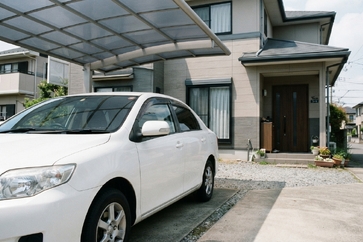 外壁塗装で車を移動できないときは？工事中の養生や駐車の対策を解説