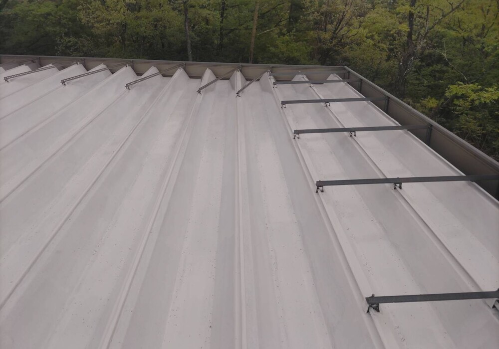 【飯田市龍江】（有）鈴木製作所様 工場 折半屋根遮熱塗装工事（シャネツトップワン仕様）