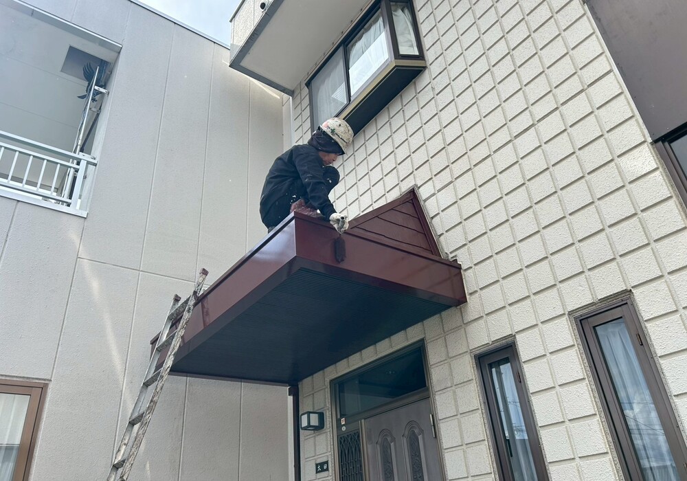 【飯田市小伝馬町】太田歯科様 玄関上屋根塗装工事（ユメロック114ライン仕様）