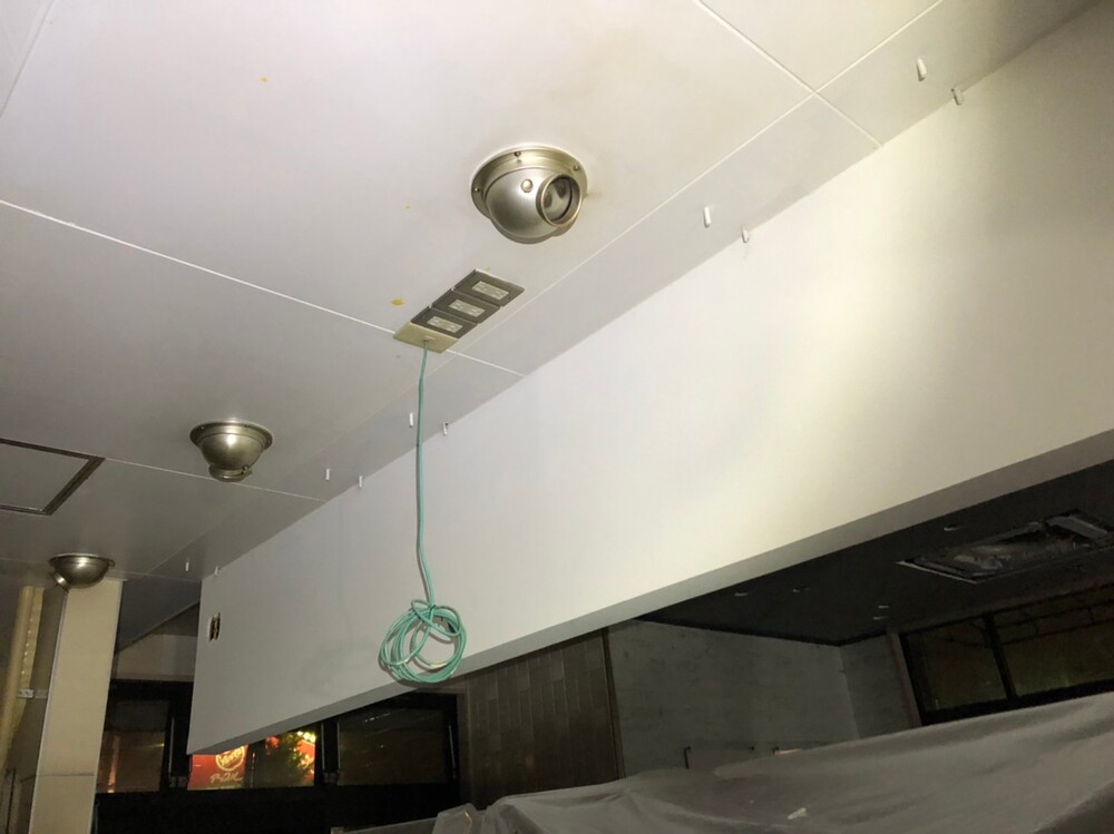 KFC飯田店の改装工事（屋根・外壁・内装）の施工写真